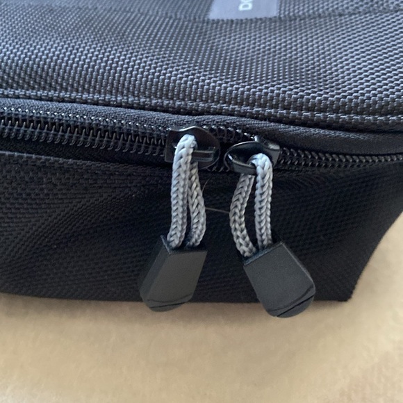 Dockers Black Hanging Travel Toiletries Kit - Picture 4 of 15